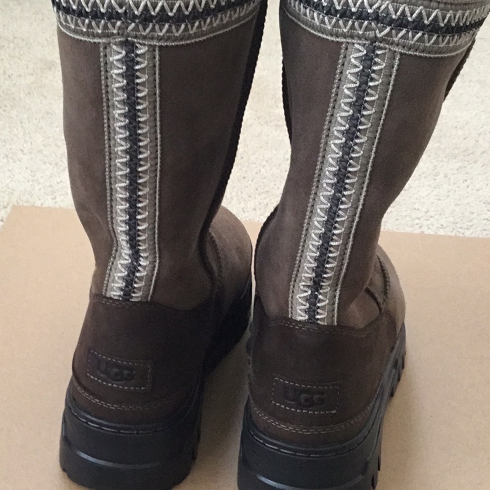 UGG®Classic Tall Trail Gaze Waterproof
Boot (Women)  NWB
Color : HICKORY - Picture 5 of 13